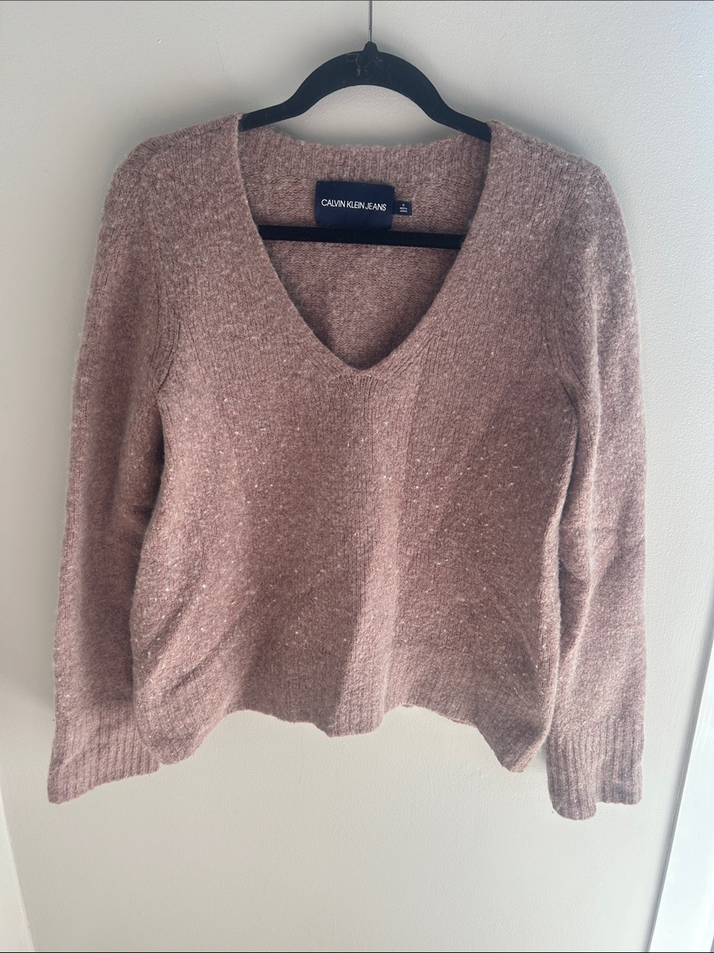 Calvin Klein Jeans V-Neck Sweater in Dusty Rose